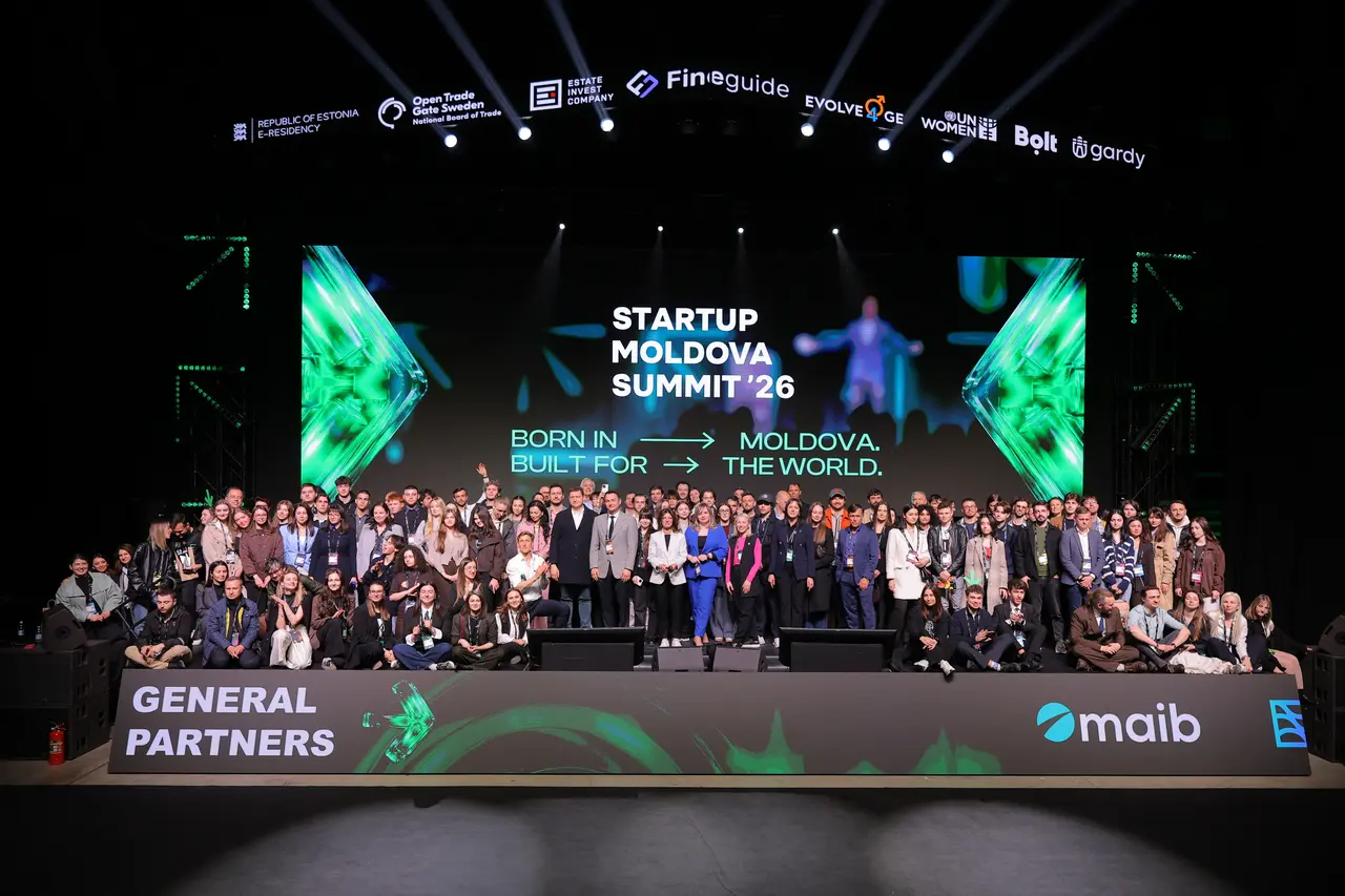 Group photo on the main stage